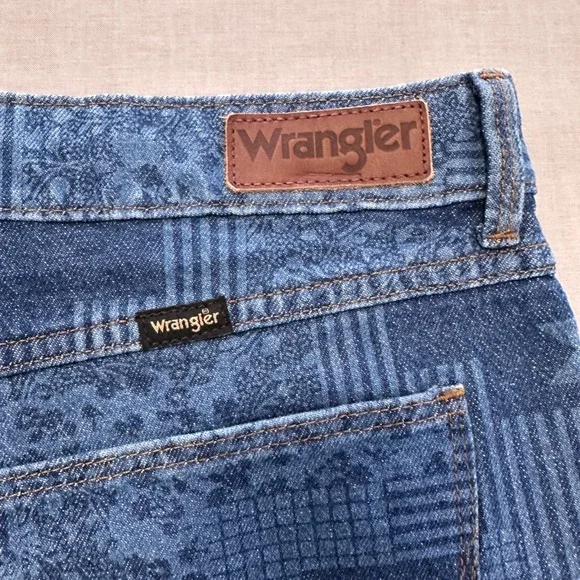 Wrangler Women's 12 Vintage Short Blue Patchwork Star Print Denim Shorts - Picture 7 of 8